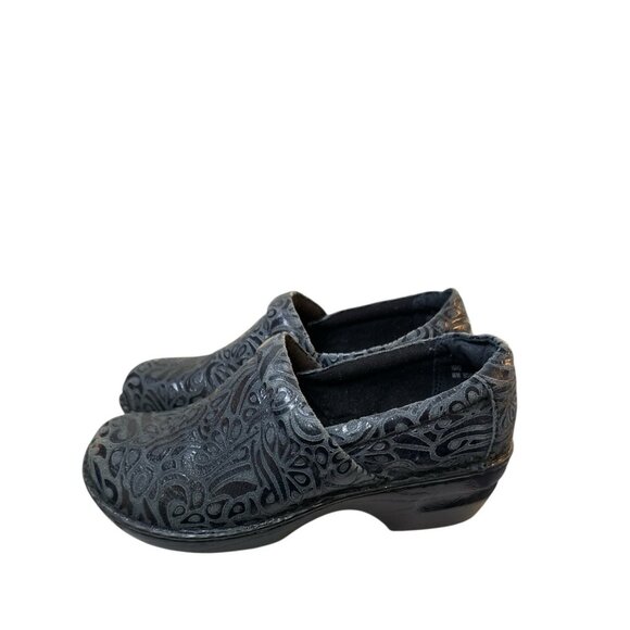 BOC Born Concept Peggy Clogs Paisley Gray Embossed Vegan Leather Size 10/42 EUC - Picture 3 of 7